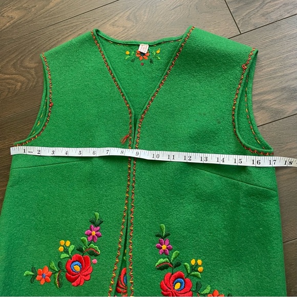 Vintage Hungary handmade embroidered floral vest small - Picture 11 of 11